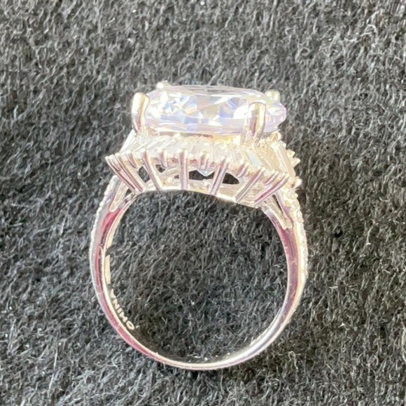 Elegant Triple A cz’s Ring..925 Sterling Silver..Size 7_NWOT - Picture 3 of 3